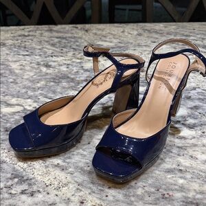 Journee Collection Glossy Navy Heels